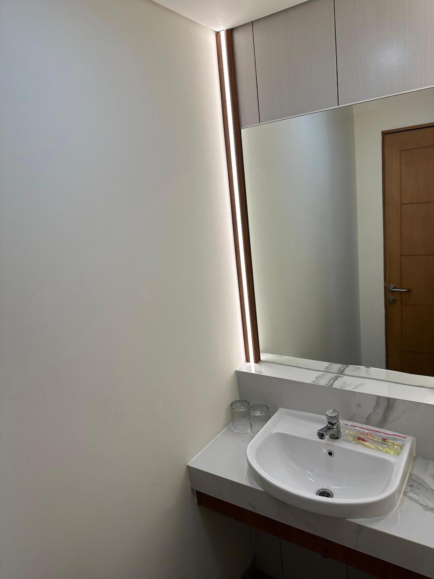 D'Primahotel Jemursari Surabaya Exterior foto